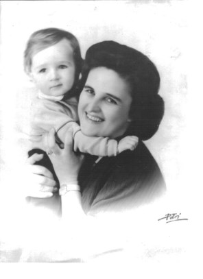 성녀 잔나 베레타 몰라와 피에르루이지_in 1957_photo from the Society of St Gianna Beretta Molla website.jpg